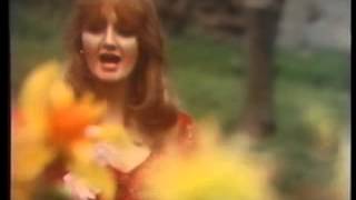 Bonnie Tyler - Lost In France (Video) chords