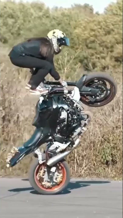 Atraksi Cewek Pakai Motor sport
