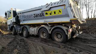 Tatra Phoenix 8x8 in mud