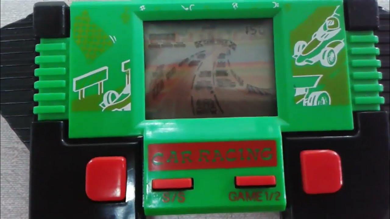 Antigo mini game Car Racing. Possui algumas marcas do t