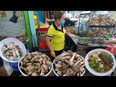 Video Siêu ngon Hủ tiếu Xí quách Cô Út chỉ 40k bán xuyên đêm... - youtube