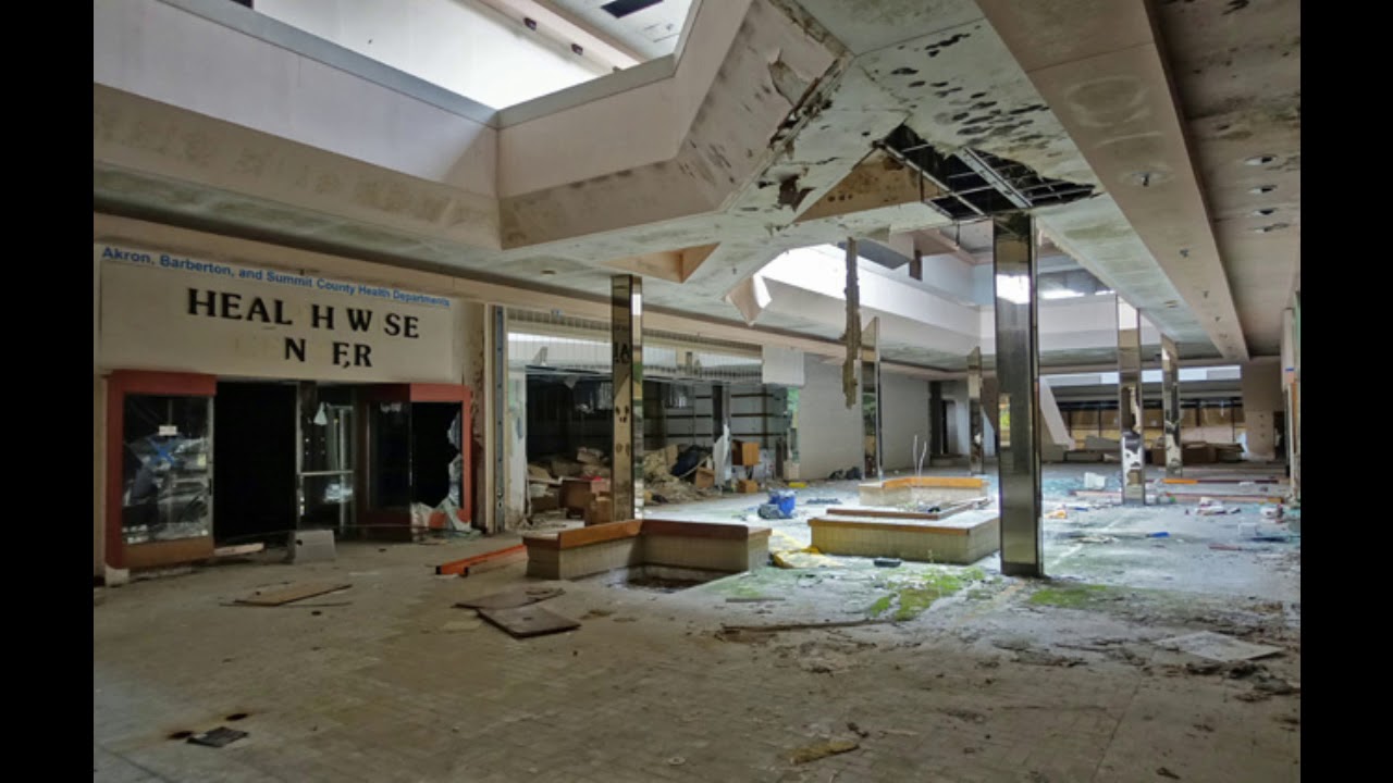 Gary Jules and Michael Andrews- Mad World (playing in an empty shopping centre)