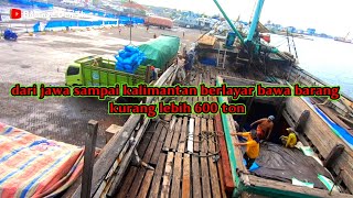 kapal kayu ini kuat membawa barang sampe 600 ton menuju kalimantan barat