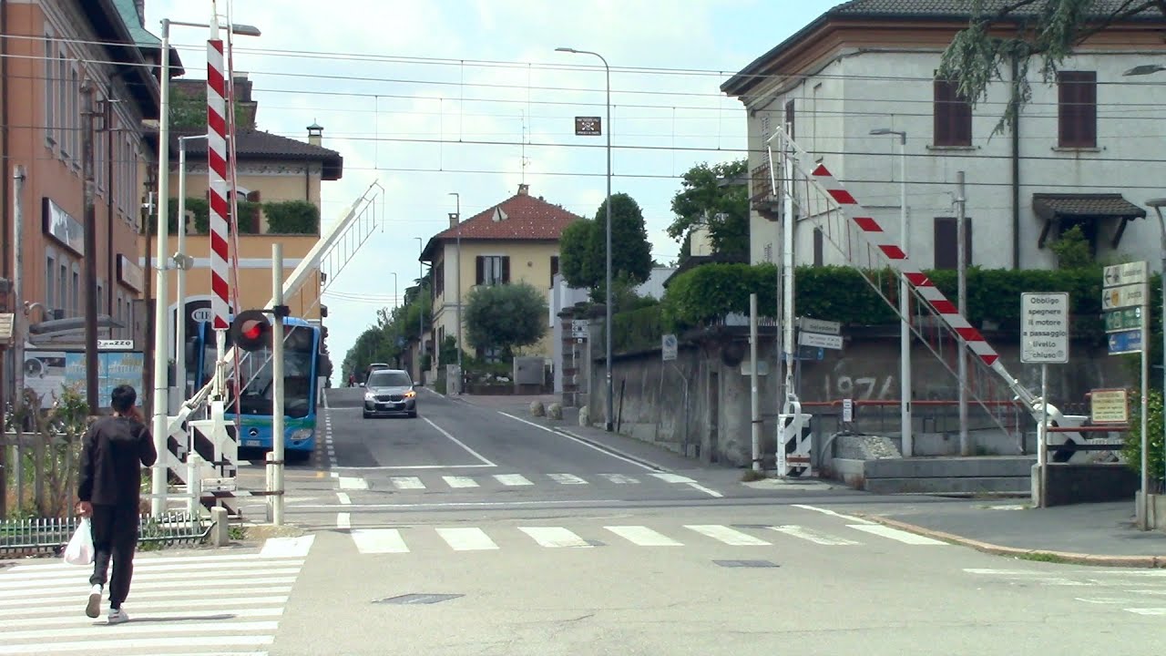 Lomazzo (I) Passaggio a Livello // Level crossing //