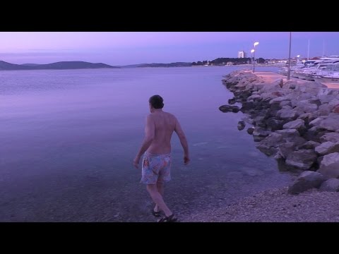 Video: Zašto Se Ne Preporučuje Kupati Se U Moru Noću