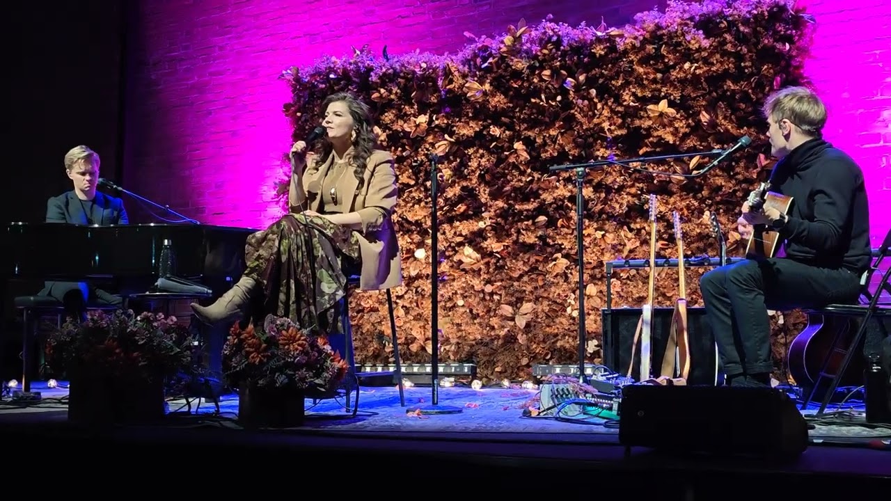 Suvi Teräsniska - Täydellinen elämä (Akustinen Syksy 2025 Kalevan Navetta 25.10.2025) 