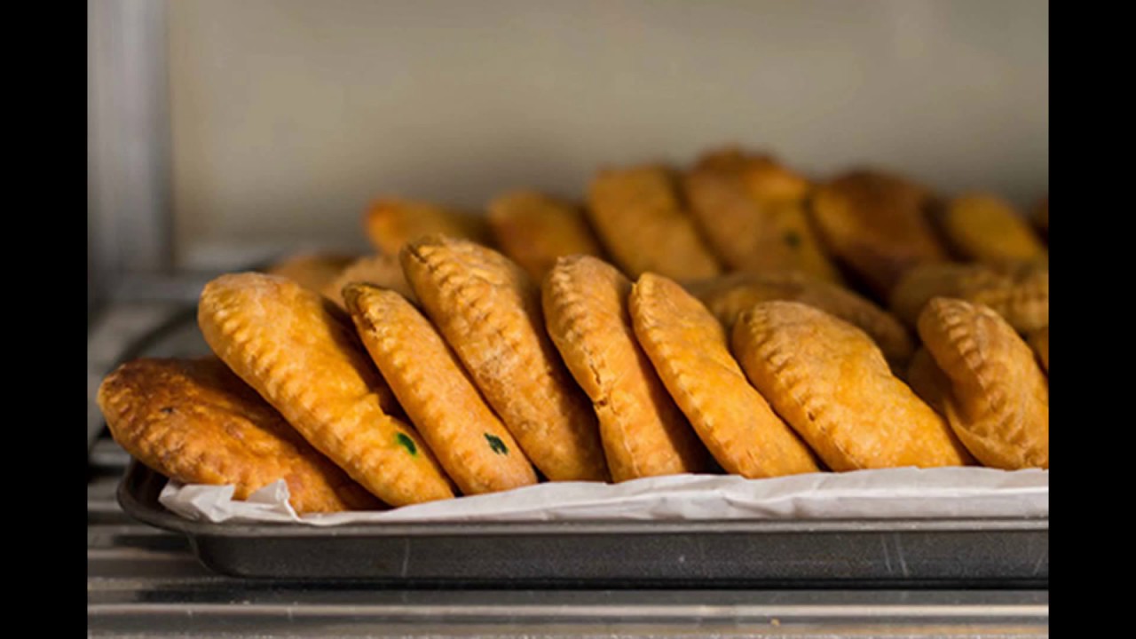 Top 5 Jamaican Foods To Try When Visiting - YouTube