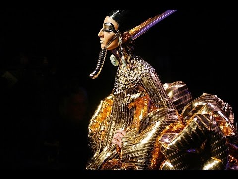 Video: „Dior“pasirodymas Paryžiuje