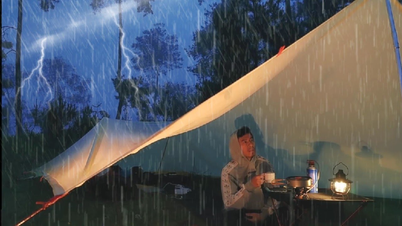 SOLO CAMPING IN HEAVY RAIN AND THUNDERSTORMS - RELAXING CAMPING IN THE ...