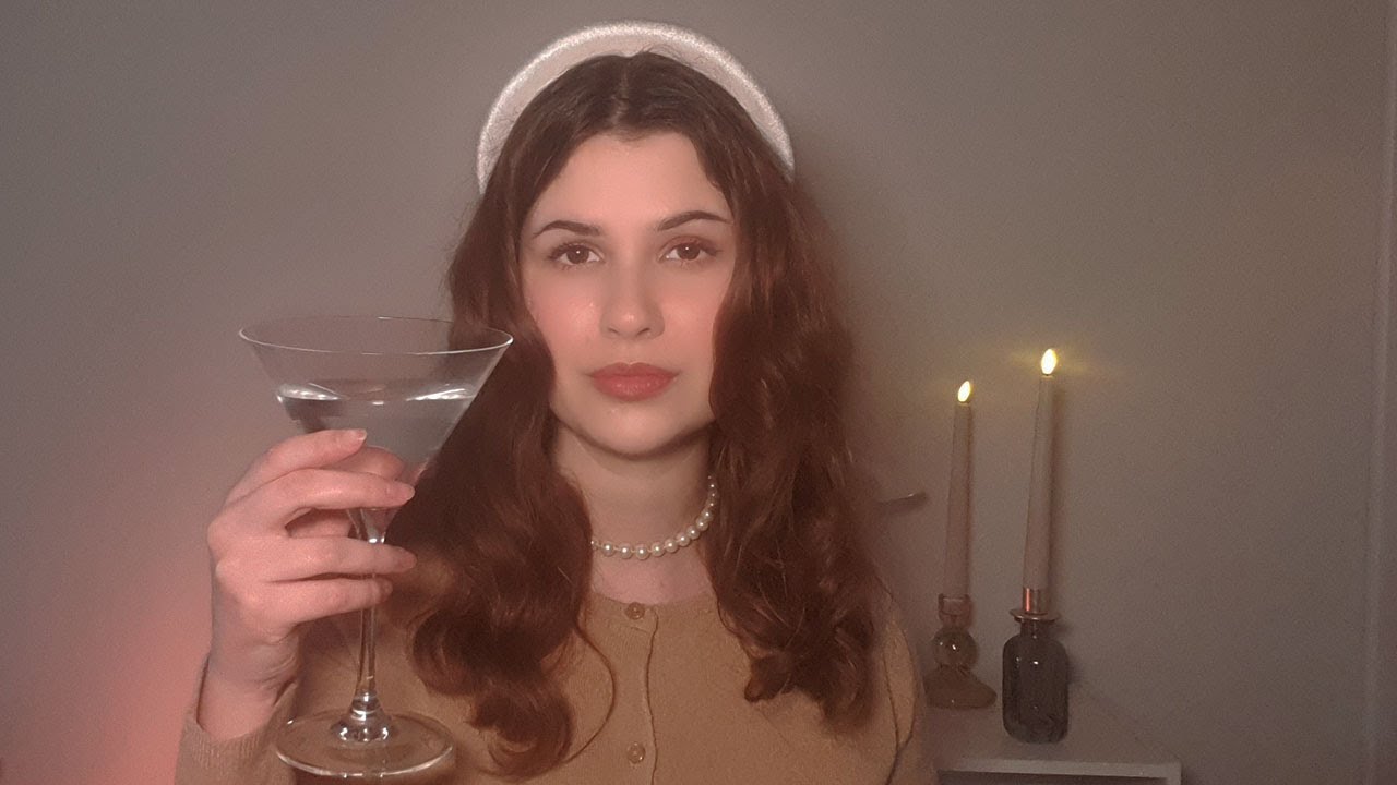 ASMR Roleplay FR - Une voisine un peu trop indiscrète vous accueille dans le quartier (soft-spoken)