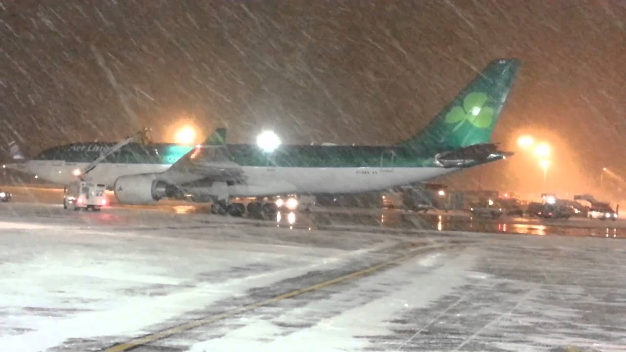 Aer Lingus A330 Airbus DeIced at JetBlue Terminal 5 JFK at night by