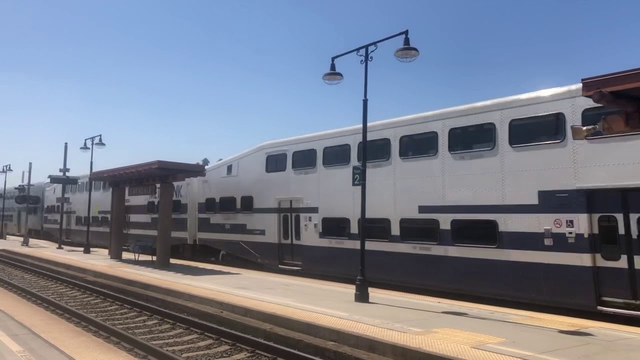 An Unexpected Metrolink Deadhead flies through Glendale CA.