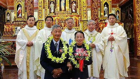 CHA PHÊRÔ TRẦN VĂN VŨ GIẢNG THÁNH LỄ 53 NĂM HỒNG ÂN HÔN PHỐI