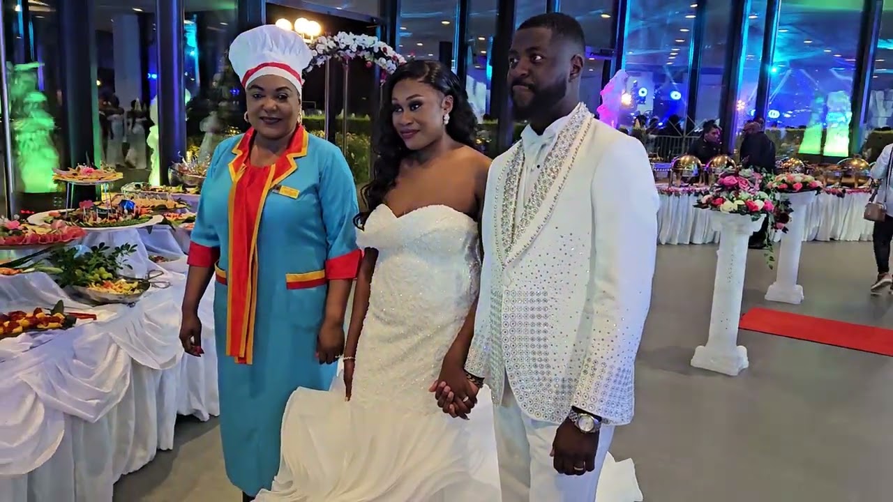 La Présentation du buffet,  Mariage De Lesly Et Nicolas Salle Les Pyramides  Elyane Nitu Traiteur