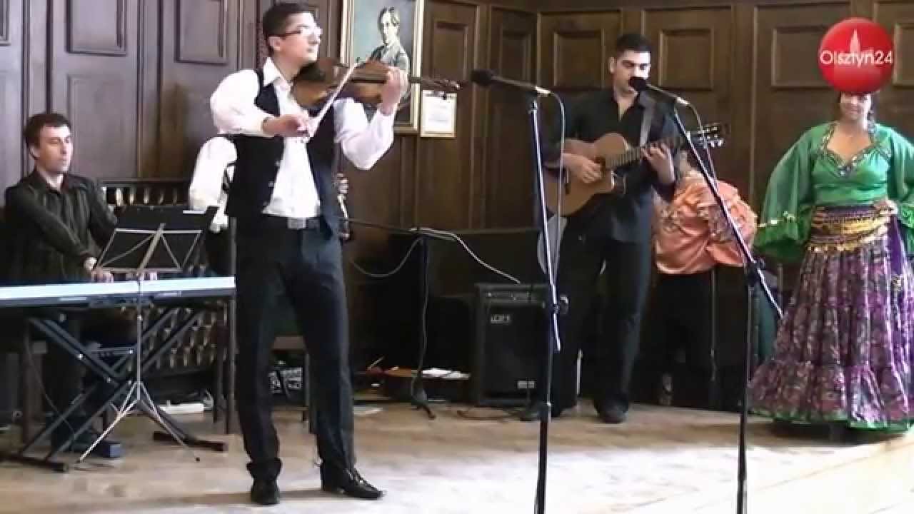 Występ zespołu romskiego w olsztyńskim ratuszu