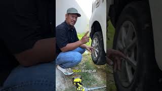Easy and correct way to jack up the rear wheels of a car