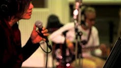 GIGI - Meja Ini (Official Music Video) Live At Abbey Road Studio  - Durasi: 4:33. 