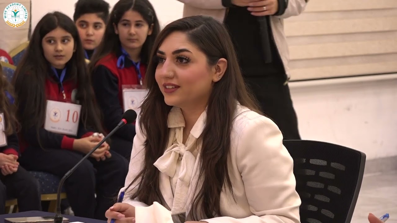 The Spelling Bee وایز چالاکی نێودەوڵەتی ئەنجام دەدات.