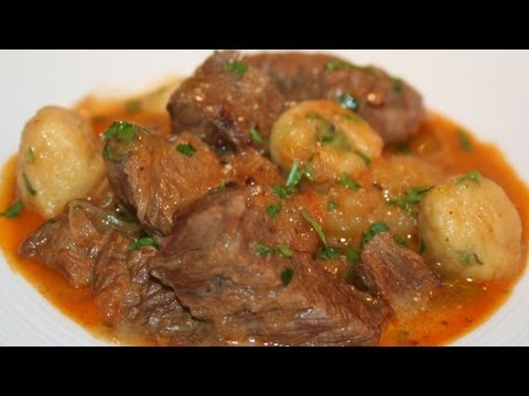 Vídeo: Goulash De Carne Com Molho De Tomate