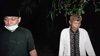 Pa ustadz kang Ujang Bustomi acak-acak penyalahgunaan kuburan untuk tempat pesugihan