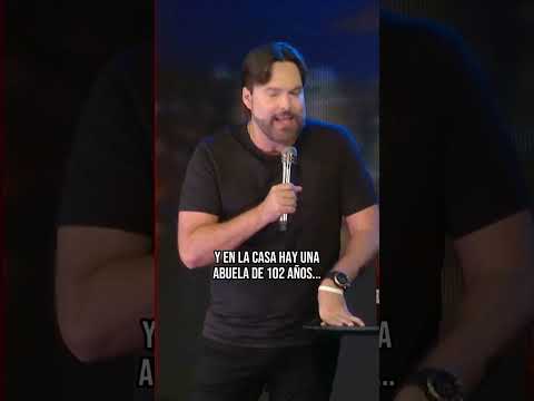 LATINOS HUYENDO DE UN TERREMOTO