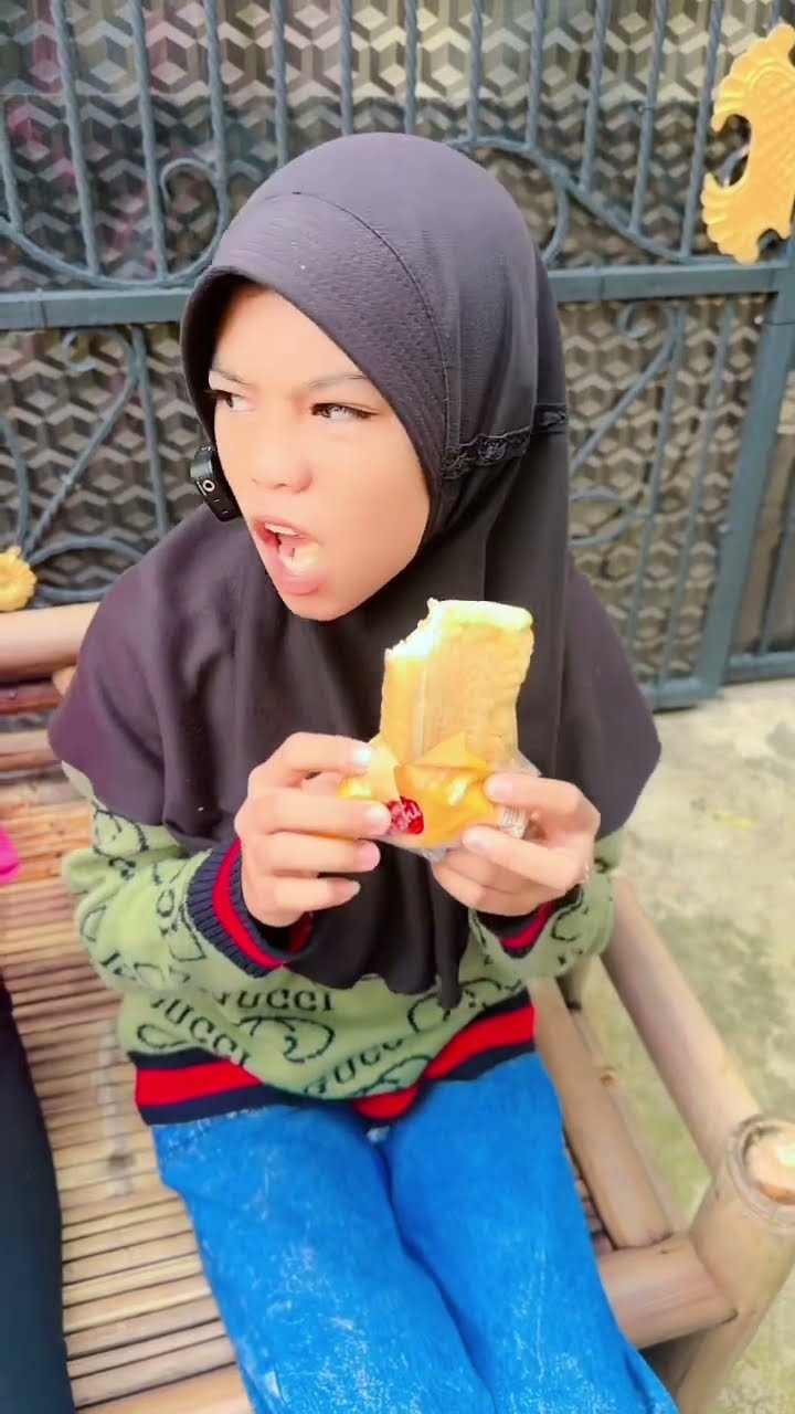 AINUN DAPET BANYAK ROTI