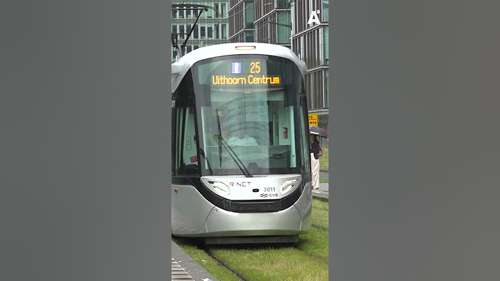 Reiziger meegesleurd tussen deuren rijdende tram