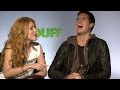 Bella Thorne, Robbie Amell & Mae Whitman Talk "The Duff" Slapping | toofab