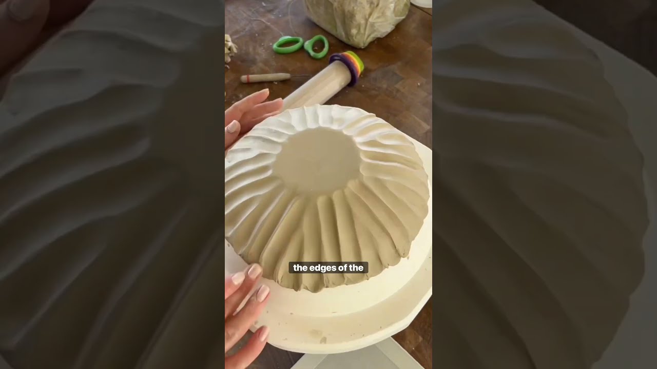 Hand Building A Ceramic Bowl Clay Howto Clayvideos Ceramics Diy Handmade Craft Craftideas