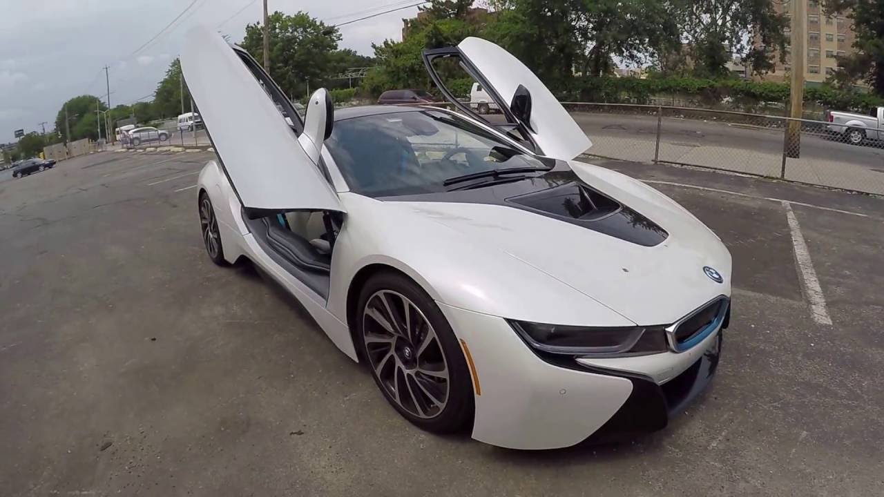 BMW i8 Exterior and Interior Review + 360 Around the Car BMW i8 Exterior and Interior Review + 360 Around the Car