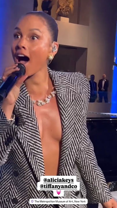 Alicia Keys singing Girl on fire, New York, April 2025, she looks so hot, so sexy #aliciakeys