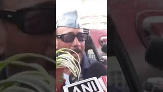 Jackie Shroff says ‘saans le lamba’ to reporter 😂 #jackieshroff #funnyshorts #funny #bollywood
