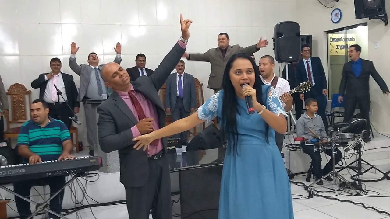 Elizama Lira e Banda Chamas pentecostais