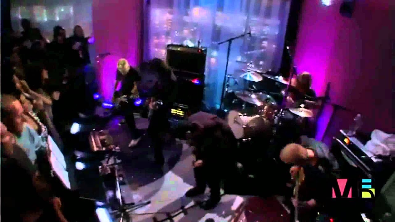 Ver Foo Fighters feat. Serj Tankian - Holiday in Cambodia (Live) HD en YouTube Ver Foo Fighters feat. Serj Tankian - Holiday in Cambodia (Live) HD en YouTube