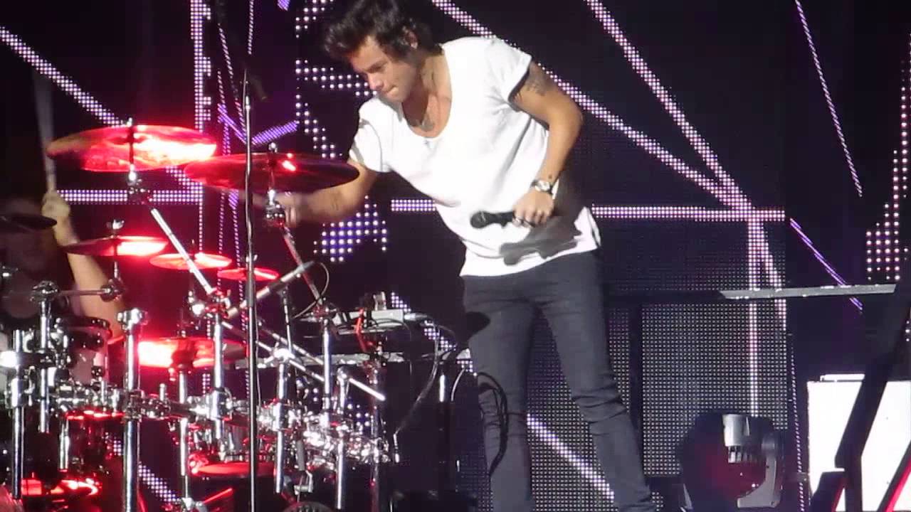 Harry Styles "Playing" the Drums (Jones Beach, 6/29/2013) YouTube