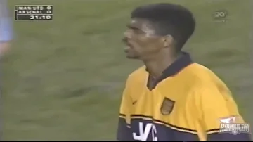 Nwankwo Kanu vs Manchester United (Away 98-99 season)