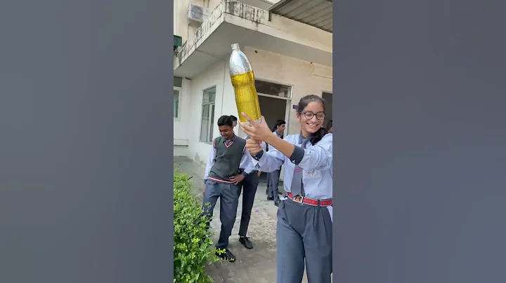 Water Rocket Launched by Harshita #science #shorts #waterrocket #learnandfun #scienceexperiment - DayDayNews
