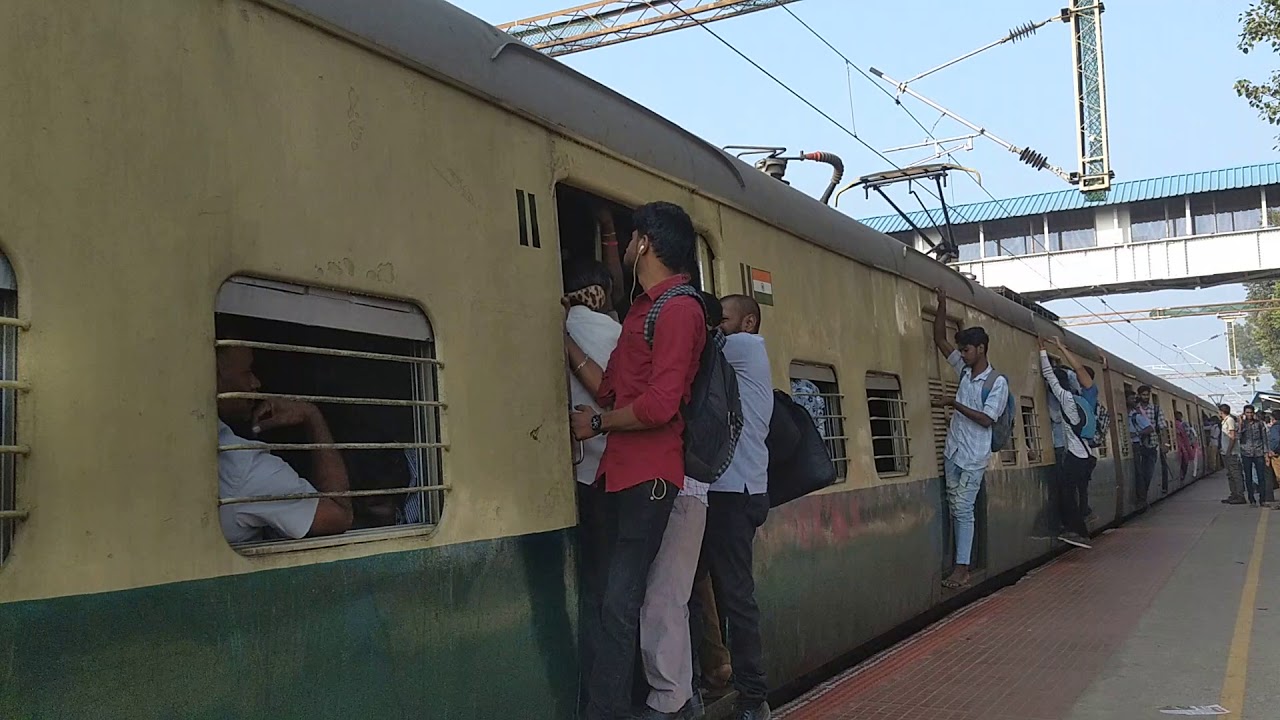 peak travel hours train