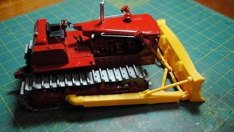 AMT 1/25 Construction bulldozer (Cat D8H) review.