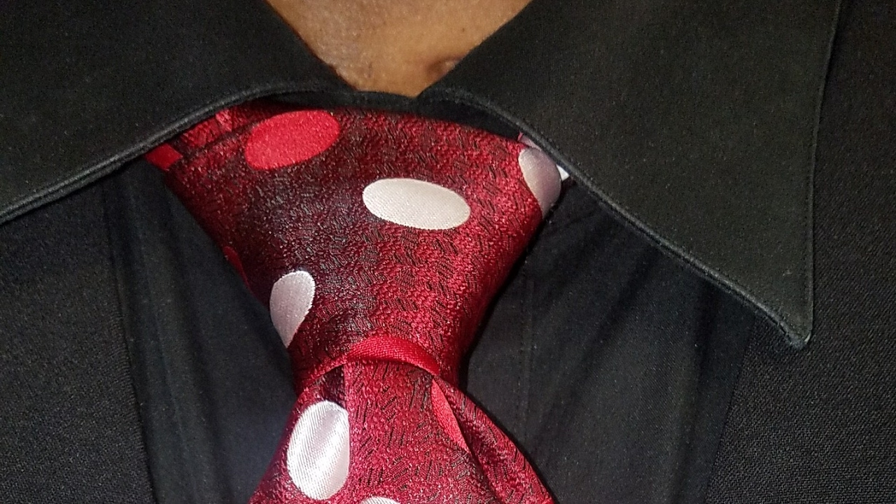 Big Boy Basics- How To Tie a Tie: The Pratt Knot