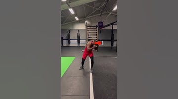 Mastering Peekaboo Boxing: Learn How to Dodge Punches and Counterattack Like a Pro