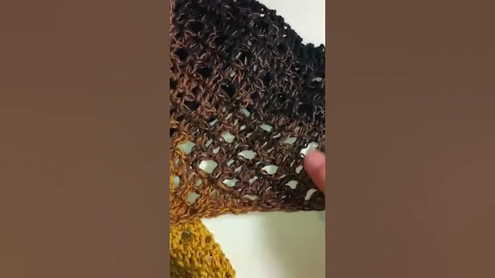 Beautiful Triangle Shawl free pattern #crochet #crochetpattern #crochetshawl