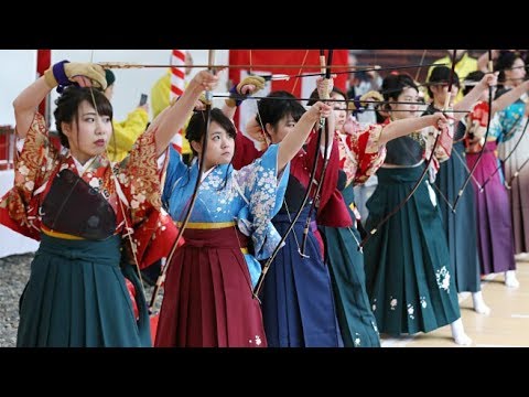 新成人が弓の腕前を披露=三十三間堂で｢通し矢｣ - YouTube