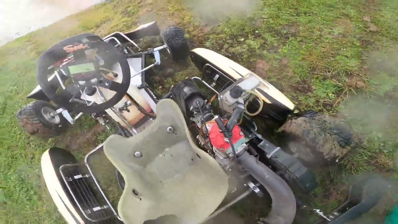 Session sous la pluie en kart de compétition ( et un petit crash ) 😅 Gopro Hero 8 / 4K