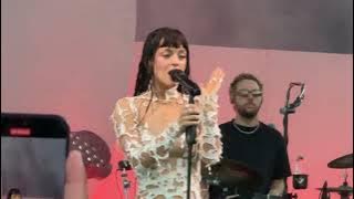 Download lagu The Marías - ‘Run Your Mouth’ in Salt Lake City on 8/16/24