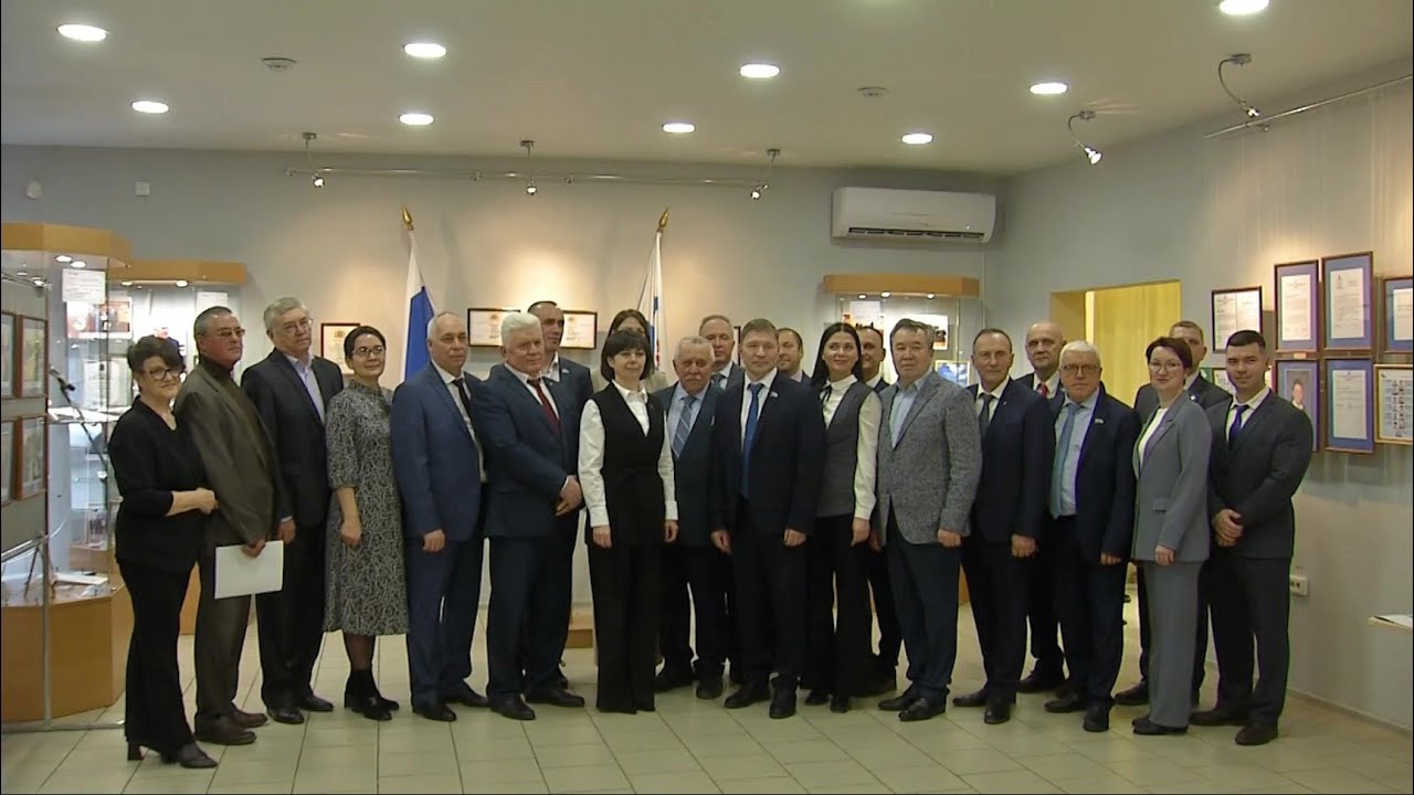 В Серовском музее состоялось торжественное открытие выставки к 30-летию Думы #серовтв #серов