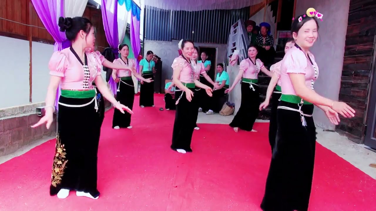 Múa mừng lễ thành hôn anh nguồn điệp bản mường chiến một do đội bản mường chiến thể hiện 