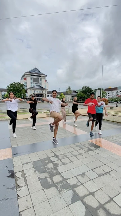 Oke hands up🤭🤩🔥#ambon #music #cover #beranda #dance #maluku #viral #remix #dance #trending