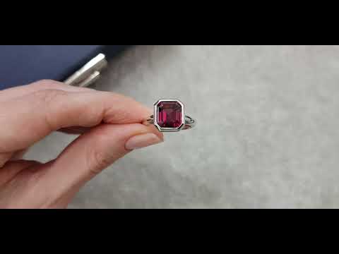 Ring with rhodolite garnet 5.60 carats in 18K white gold Video  № 2