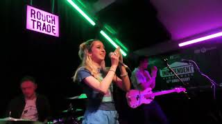 LIZZIE ESAU performs COOL at ROUGH TRADE in NOTTINGHAM on FEB 1st 2023